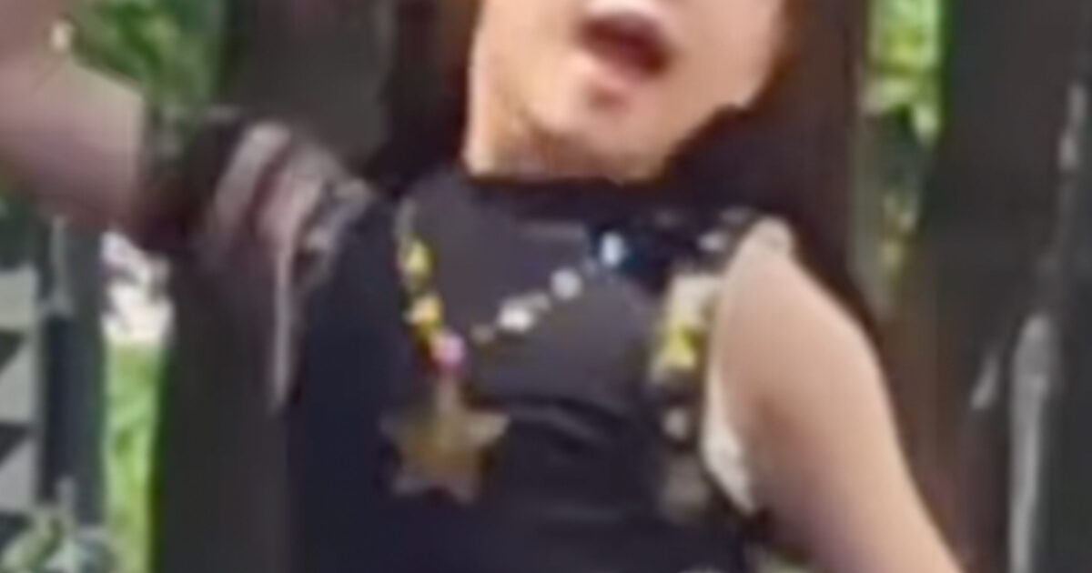 Baek Se Eun, filha de So Yoo Jin, rouba a cena com presença de palco aos 8 anos