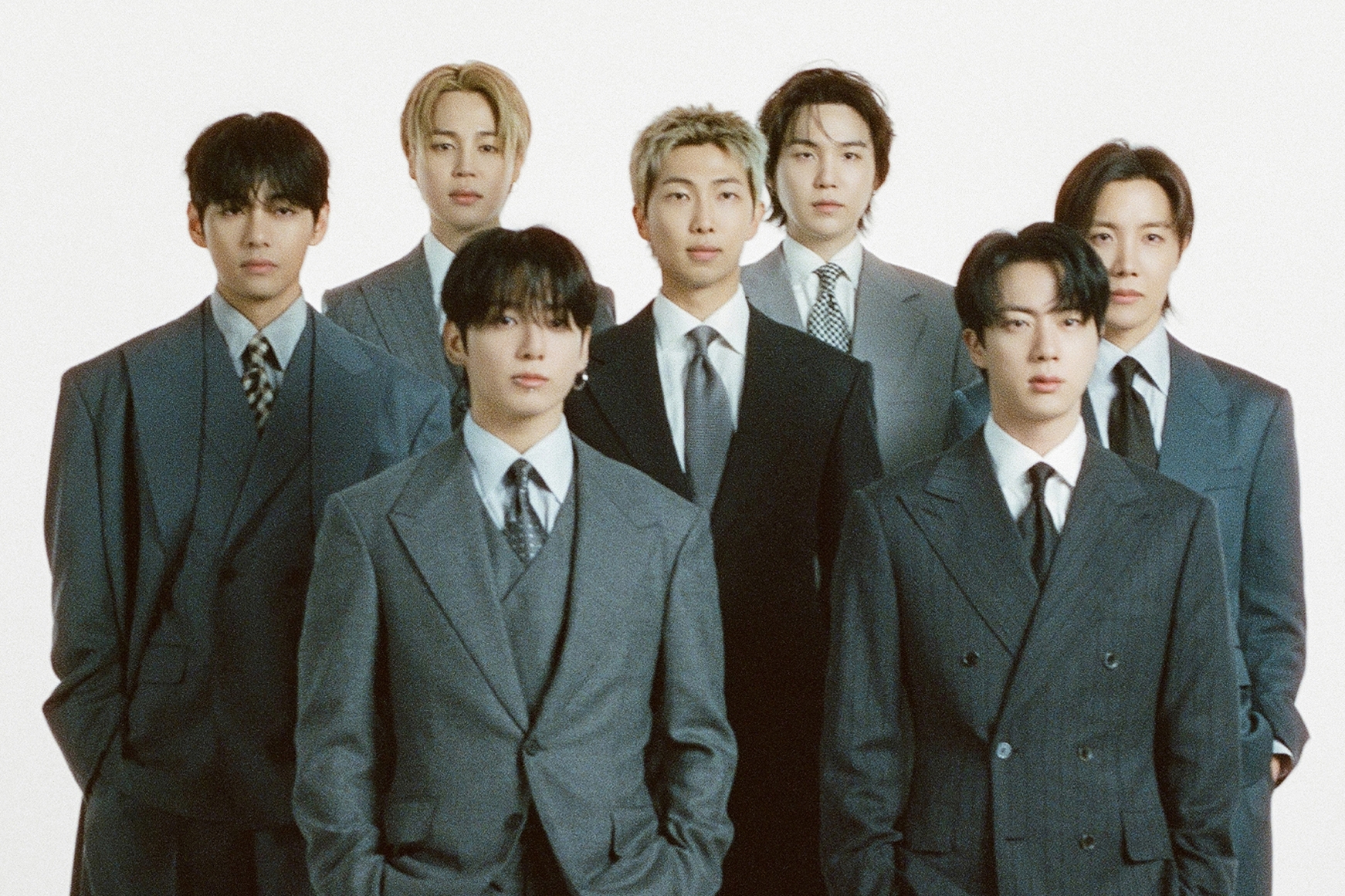 BTS volta ao top 10 do Billboard 200 com ARIRANG três meses depois