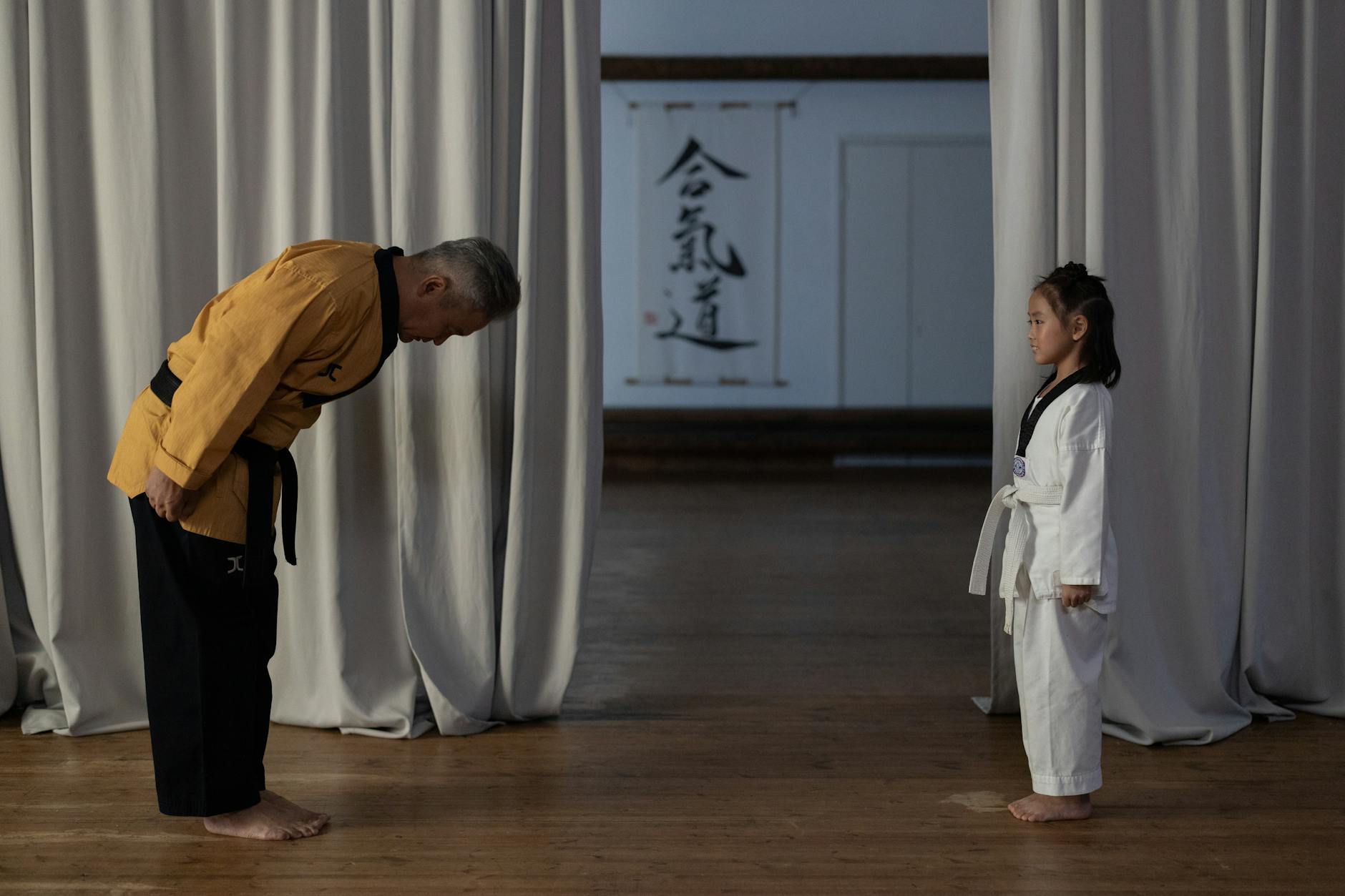 Kim Mu-yeol chegou para dar aula — e o método dele vai te deixar sem ar