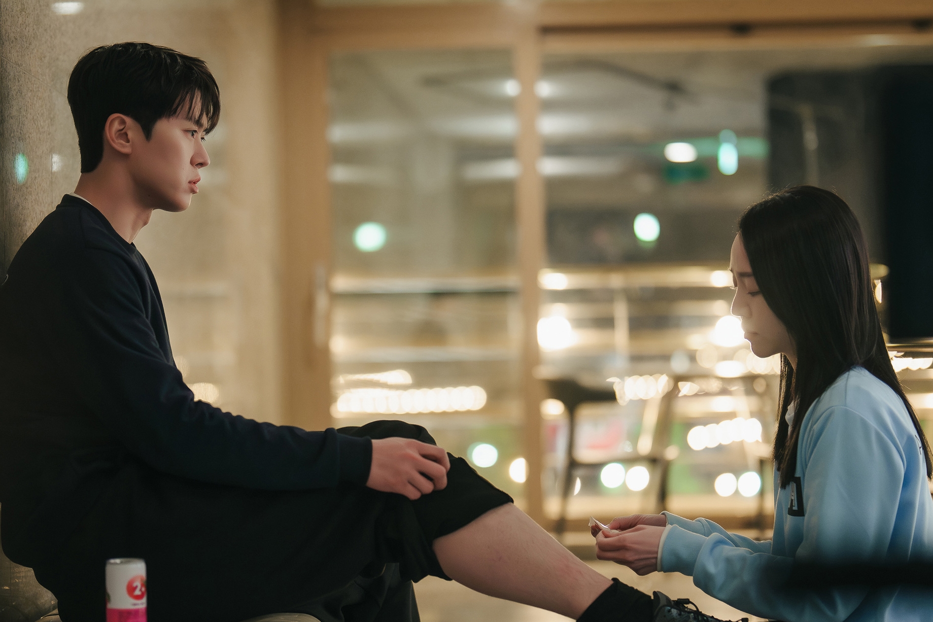 Shin Hae Sun cuidando de Gong Myoung machucado e a gente já não aguenta esperar